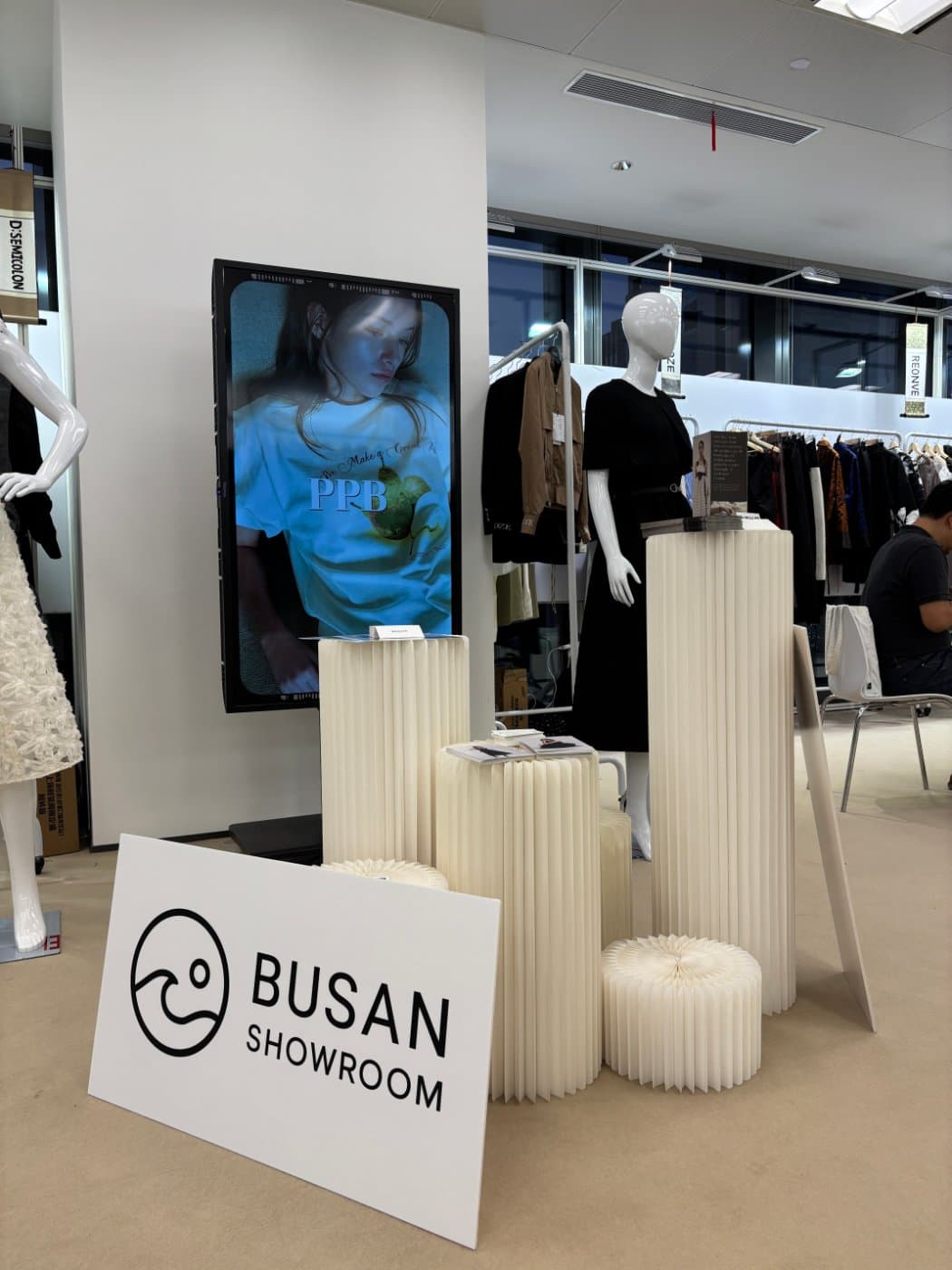 2025.10 모드 상하이 — Busan Showroom 부스 (PPB·D;SEMICOLON·REONVE)